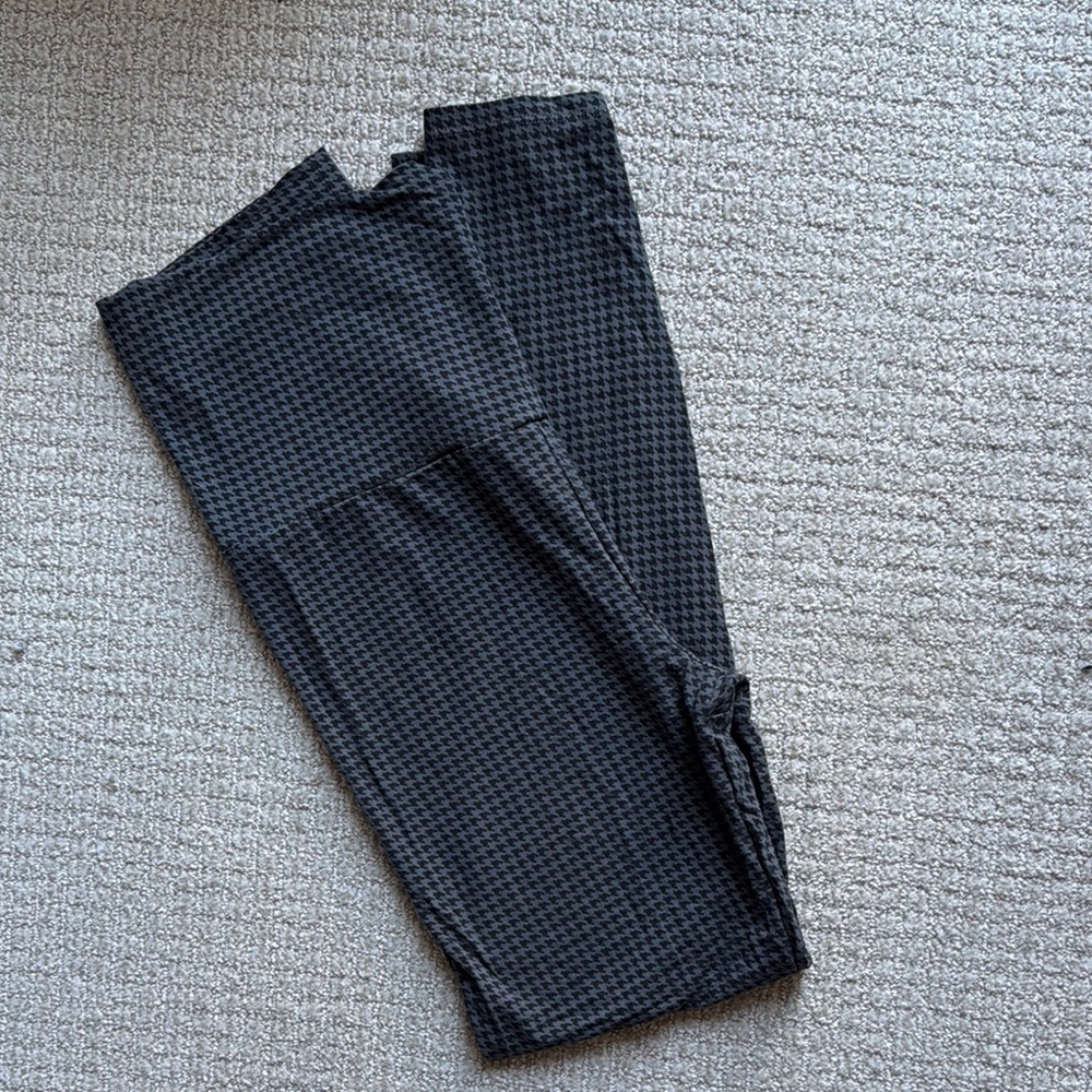 Black Houndstooth Hatch Before, During, & After Leggings